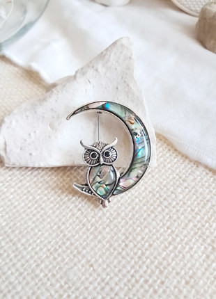 Broche hibou perché sur la lune avec effet nacré à l'ormeau, brand: HIBOU, condizioni: Ottime, €9.00, €10.15 include la Protezione acquisti Pro
