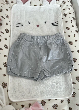 Short gris, merk: Obaïbi, staat: Heel goed, maat: 9-12 maanden / 74 cm, € 1,00, € 1,75 inclusief Kopersbescherming