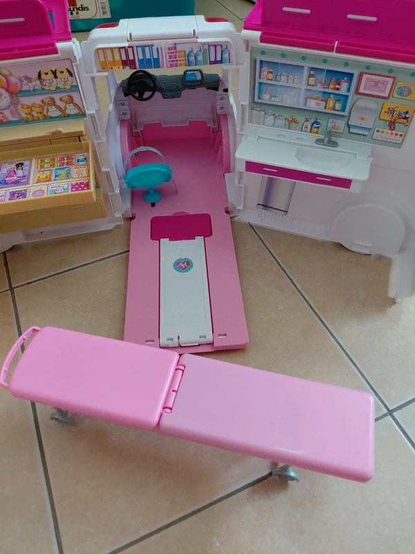 Ambulance barbie - photo numéro 6