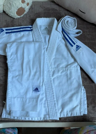Kimono adidas, brand: adidas, condizioni: Ottime, €10.00, €11.20 include la Protezione acquisti