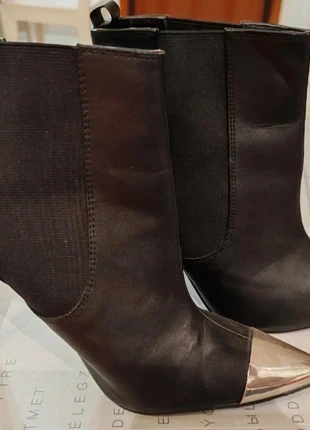 Tronchetti hm neri con punta metallo 40, marque: H&M, état: Très bon état, taille: 40, 5,00 €, 5,95 € Protection acheteurs incluse