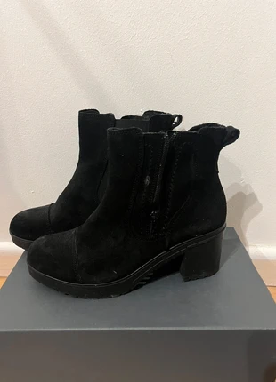 Bottines à talons noires daim, marke: Besson, zustand: Sehr gut, größe: 38, 25,00 €, 26,95 € inklusive Vinted-Käuferschutz