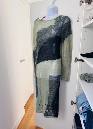 Robe mi-longue verte et noire en maille avec une fente et effets destroy de la marque Cider, marke: Cider, zustand: Neu, mit Etikett, größe: XS / 34 / 6, 15,00 €, 16,45 € inklusive Vinted-Käuferschutz