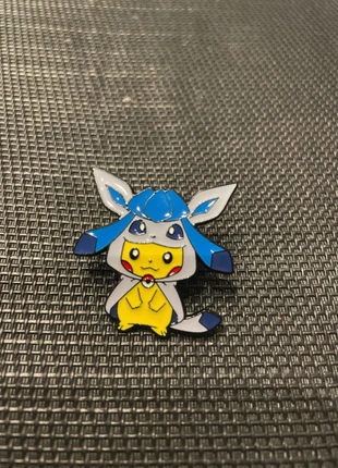 Pin’s Pikachu poncho Givrali glaceon Pokémon broche en très bon état, brand: Pokémon, condition: Very good, €3.00, €3.85 includes Buyer Protection Pro