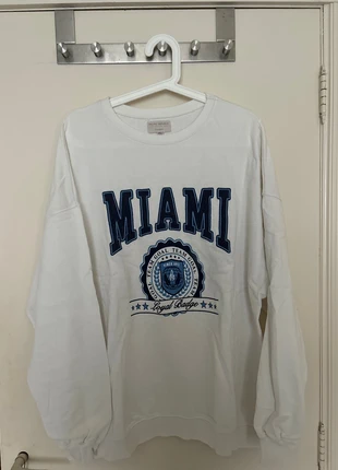 Sweat oversize avec écriture, brand: Pull & Bear, condizioni: Buone, taglia: M / IT 42 / EU 38, €4.00, €4.90 include la Protezione acquisti