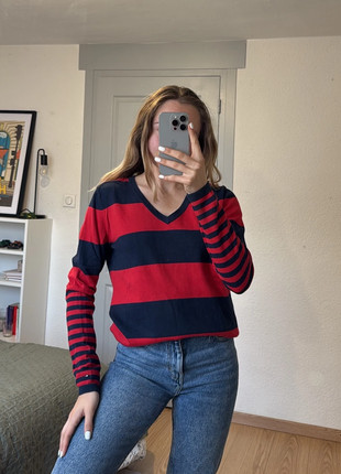 Pull femme Tommy Hilfiger, col V, bleu marine et rouge, taille M, en excellent état., brand: Tommy Hilfiger, condition: Very good, size: M / 38 / 10, 24.80 €, 26.74 € includes Buyer Protection