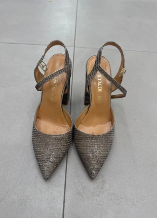 Scarpe il laccio, merk: IL LACCIO, staat: Heel goed, maat: 37, € 35,00, € 37,45 inclusief Kopersbescherming