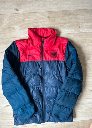 Doudoune matelassé Nike Arsenal rouge et bleu marine taille M vintage y2k, merk: Nike, staat: Heel goed, maat: M, € 15,00, € 16,45 inclusief Kopersbescherming