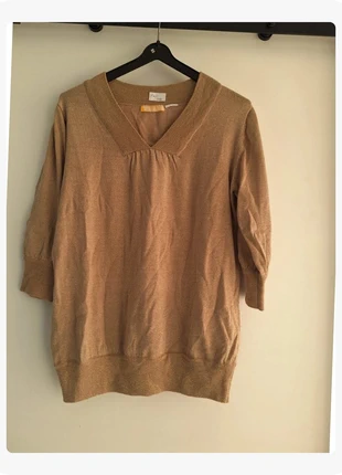 Haut 203 : Pull fin doré manches 3/4, staat: Heel goed, maat: M / 38 / 10, € 6,00, € 7,00 inclusief Kopersbescherming Pro