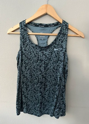 Nike shirt, merk: Nike, staat: Heel goed, maat: S / 36 / 8, € 20,00, € 21,70 inclusief Kopersbescherming