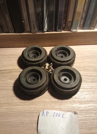 4 pieds pour platine Akai AP-206C, marke: Akai, zustand: Gut, 19,99 €, 21,69 € beinhaltet Vinted-Käuferschutz Pro