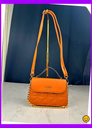 Sac a bandoulière Guess marron pour femme, marque: GUESS, état: Bon état, 35,00 €, 37,45 € Protection acheteurs incluse