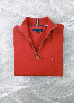 Half zip 1/4 zip col camionneur Tommy Hilfiger - Rouge foncé logo brodé - Taille XL, marke: Tommy Hilfiger, zustand: Sehr gut, größe: XL, 34,00 €, 36,40 € beinhaltet Vinted-Käuferschutz Pro