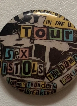 Badge vintage : Anarchy in the UK Tour - Sex Pistols, brand: Sex Pistols, condizioni: Buone, €11.00, €12.25 include la Protezione acquisti