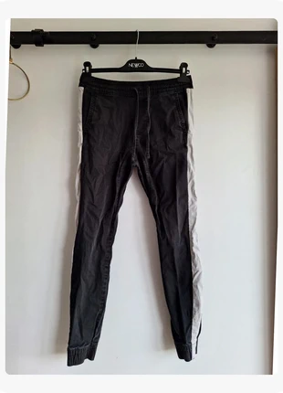 R0429.Jogger noir bande blanche Hollister XS, marque: Hollister, état: Très bon état, taille: XS, 13,00 €, 14,35 € Protection acheteurs (Pro) incluse