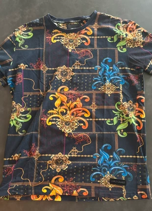 Carlo Colucci Tshirt, marke: Carlo Colucci, zustand: Sehr gut, größe: M, 9,00 €, 10,15 € inklusive Vinted-Käuferschutz