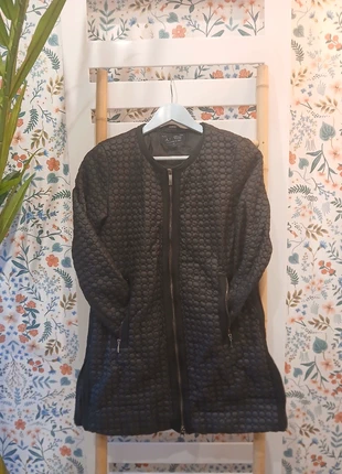 Veste/Doudoune Armani Jeans femme 42, marque: Armani Jeans, état: Très bon état, taille: XL / 42 / 14, 30,00 €, 32,20 € Protection acheteurs incluse