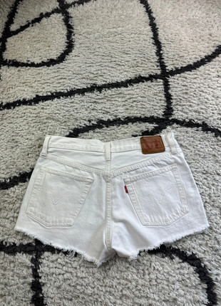 Short Levi’s 501 W27 Blanc SL010, marque: Levi's, état: Très bon état, taille: M / 38 / 10, 15,00 €, 16,45 € Protection acheteurs (Pro) incluse