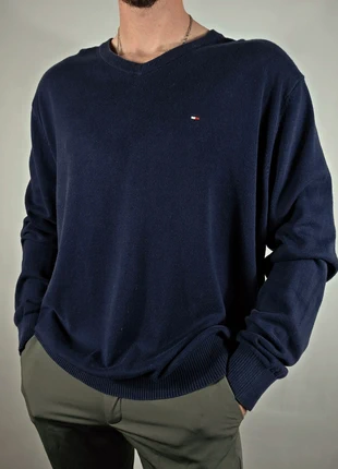 Pull Tommy Hilfiger col v bleu marine taille XL, brand: Tommy Hilfiger, condizioni: Ottime, taglia: XL, €28.00, €30.10 include la Protezione acquisti Pro