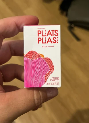Pleats please, merk: Pleats Please Issey Miyake, staat: Nieuw met prijskaartje, € 8,00, € 9,10 inclusief Kopersbescherming