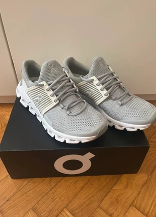 Scarpe On Running Cloudswift grigie quasi nuove, marca: On Running, estado: Muy bueno, tamaño: 38.5, 70,00 €, 74,20 € Protección al comprador incluida