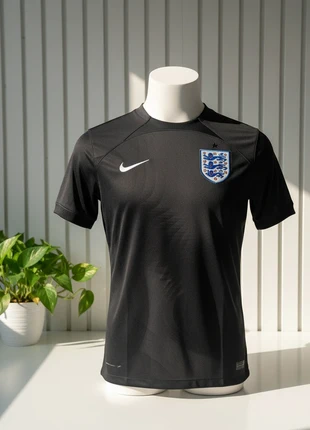 Camiseta fútbol oficial Inglaterra Nike Dri-Fit negra – Talla M – ed especial Premier League, brand: Nike, condizioni: Ottime, taglia: M, €17.00, €18.55 include la Protezione acquisti