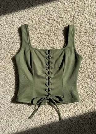 Top corset vert kaki à lacets – style élégant & tendance, marke: Noir & Perle, zustand: Sehr gut, größe: S / 36 / 8, 35,99 €, 38,49 € inklusive Vinted-Käuferschutz