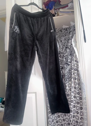 New Era MLB New York Yankees Velour Track Pants – Black Iconic Logo, brand: New Era, condition: Very good, size: M, £15.00, £16.45 includes Buyer Protection