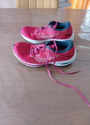 Chaussures de sport running, marque: MIZUNO, état: Bon état, taille: 40, 8,00 €, 9,10 € Protection acheteurs incluse