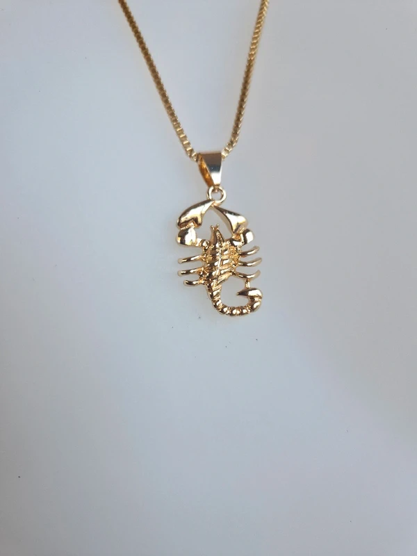 Collier fantaisie doré pendentif scorpion