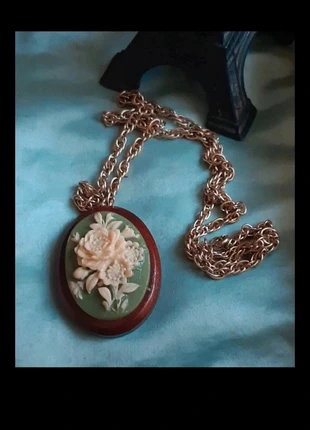 Superbe collier sautoir vintage grand pendentif façon camée bois et résine décor floral, marca: Vintage, estado: Muy bueno, 12,00 €, 13,30 € Protección al comprador Pro incluida