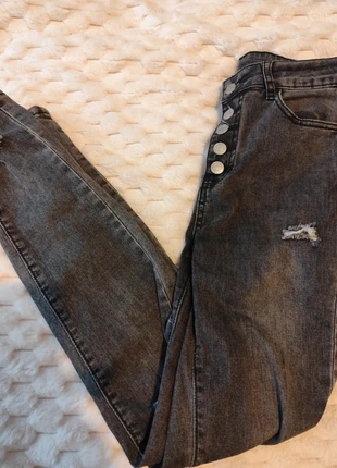 Button fly distressed skinny jeans. Very Good size small, brand: Shein, condition: Very good, size: S / 36 / 8, €4.75, €5.69 includes Buyer Protection