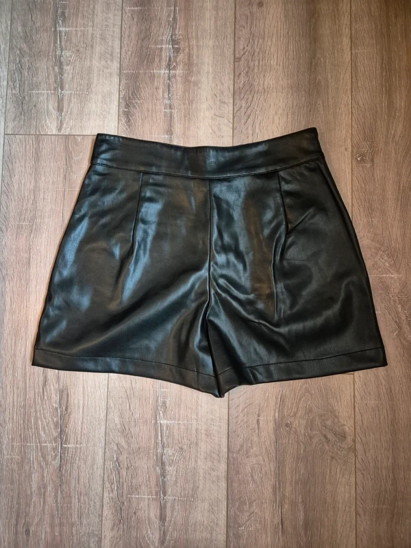 Short noir effet cuir Kiabi - photo numéro 2