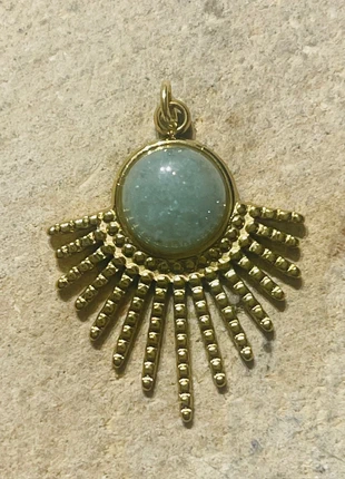 Pendentif soleil en plaqué or 18k serti d'une aventurine verte, merk: pendentif soleil, staat: Nieuw zonder prijskaartje, € 6,00, € 7,00 inclusief Kopersbescherming Pro