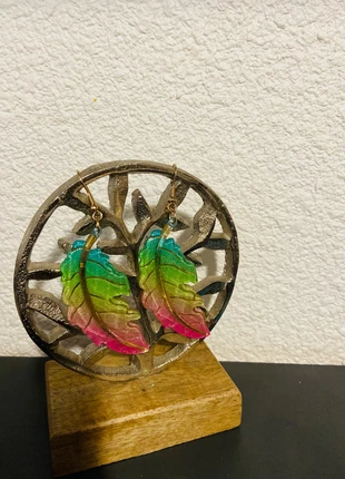 Je vends cette belle paire d ebouclendoreille en fourme d é feuille multicolore feuilleté, marque: Cette, état: Très bon état, 3,80 €, 4,69 € Protection acheteurs incluse