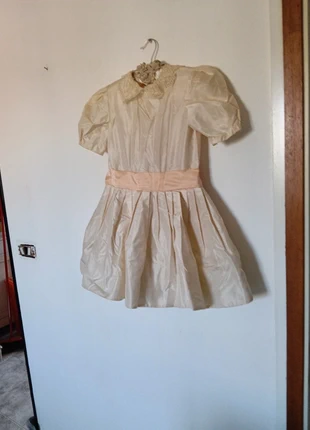 Delizioso vestitino elegante di seta per bambine, marque: Bambina, état: Très bon état, taille: 3 ans / 98 cm, 34,00 €, 36,40 € Protection acheteurs incluse