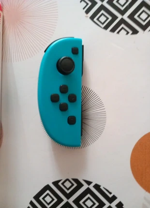 Manette gauche switch, brand: freaks geeks, condizioni: Nuovo senza cartellino, €10.00, €11.20 include la Protezione acquisti