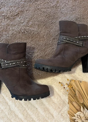 Bottines à talons marron avec brides cloutées – pointure 39, brand: Studio Bohème, condition: Very good, size: 39, €15.99, €17.49 includes Buyer Protection Pro