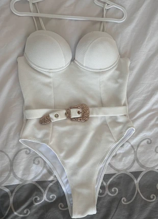 Maillot de bain blanc avec ceinture, marca: Boutique Italiana, estado: Novo sem etiquetas, tamanho: L / 40 / 12, €9.00, €10.15 inclui Proteção do Comprador