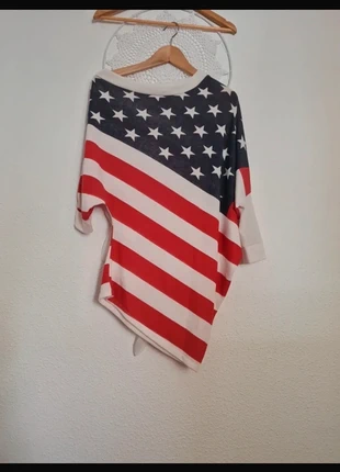 Haut asymétrique drapeau américain, merk: Local, staat: Heel goed, maat: M / 38 / 10, € 7,00, € 8,05 inclusief Kopersbescherming