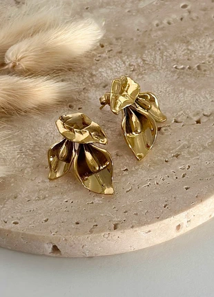 Boucles d’oreilles dorées acier inoxydable forme fleur pétales, marque: Boutique Parisienne, état: Très bon état, 24,00 €, 25,90 € Protection acheteurs (Pro) incluse