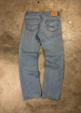 Jean Levi’s oversize baggy coupe large droit vintage, marque: Levi's, état: Bon état, taille: W32 | FR 42, 15,00 €, 16,45 € Protection acheteurs (Pro) incluse