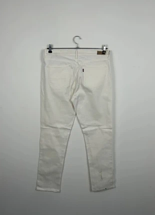 Jean Levi's Femme Blanc W32 | Demi Curve Classic Rise Slim Leg | Taille 42 | Très Bon État LF390, marca: Levi's, estado: Muito bom, tamanho: XL / 42 / 14, €13.00, €14.35 inclui Proteção do Comprador Pro