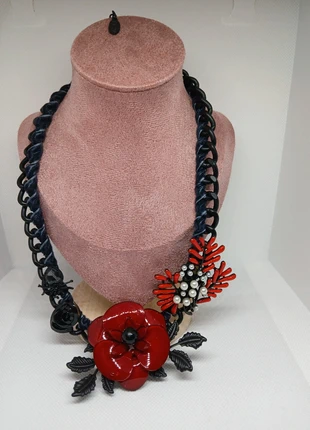 Collier noir à fleurs rouge et petit arraignée 🕷, marque: Belle Miss, état: Neuf avec étiquette, 6,00 €, 7,00 € Protection acheteurs incluse