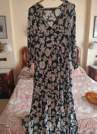 🌿 Robe verte à fleurs blanches Zara - Taille S, élégante et polyvalente, marca: Zara, estado: Muy bueno, tamaño: S / 36 / 8, 15,00 €, 16,45 € Protección al comprador incluida