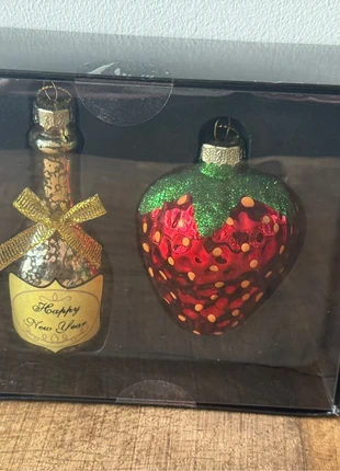 Kerstballen set - champagne & aardbei, marque: Mica, état: Neuf sans étiquette, 8,00 €, 9,10 € Protection acheteurs incluse