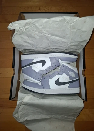 NIKE Air Jordan 1 MID
White/Dark Blue Grey
Blanc/Bleu Gris Fonce, marke: Nike, zustand: Neu, mit Etikett, größe: 46, 90,00 €, 94,70 € inklusive Vinted-Käuferschutz