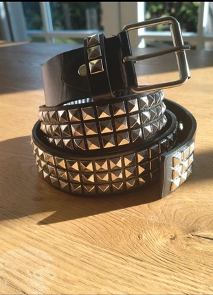 Studded belt, marque: y2k, état: Neuf sans étiquette, taille: 110 cm, 6,50 €, 7,53 € Protection acheteurs incluse