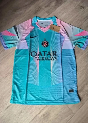 Maillot PSG turquoise/rose – Taille L – Neuf, brand: Concept, condizioni: Nuovo senza cartellino, taglia: L, €20.00, €21.70 include la Protezione acquisti