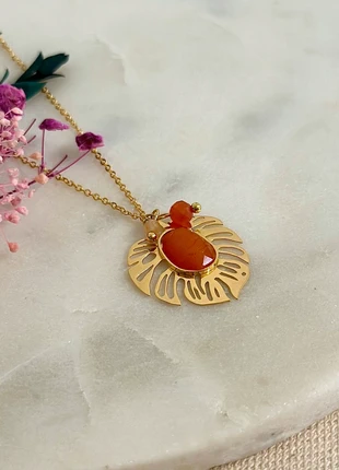 Collier doré pendentif feuille tropical et perles orangées - Acier Inoxydable, marque: Boutique Parisienne, état: Très bon état, 20,00 €, 21,70 € Protection acheteurs (Pro) incluse